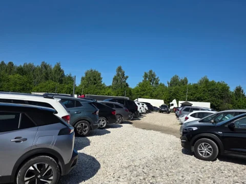 Odlotowy Parking Mado – parking przy lotnisku Łódź, zdjęcie 3