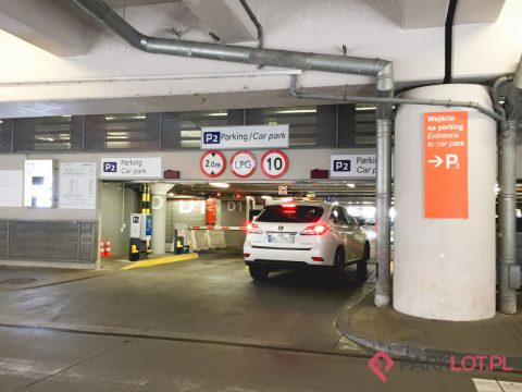 Oficjalny parking Lotnisko Chopina: P2 – parking przy lotnisku Warszawa Chopin, zdjęcie 2