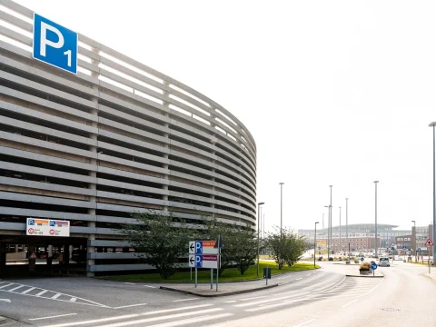 P1 Holiday – oficjalny parking lotniskowy – parking przy lotnisku Hamburg, zdjęcie 2