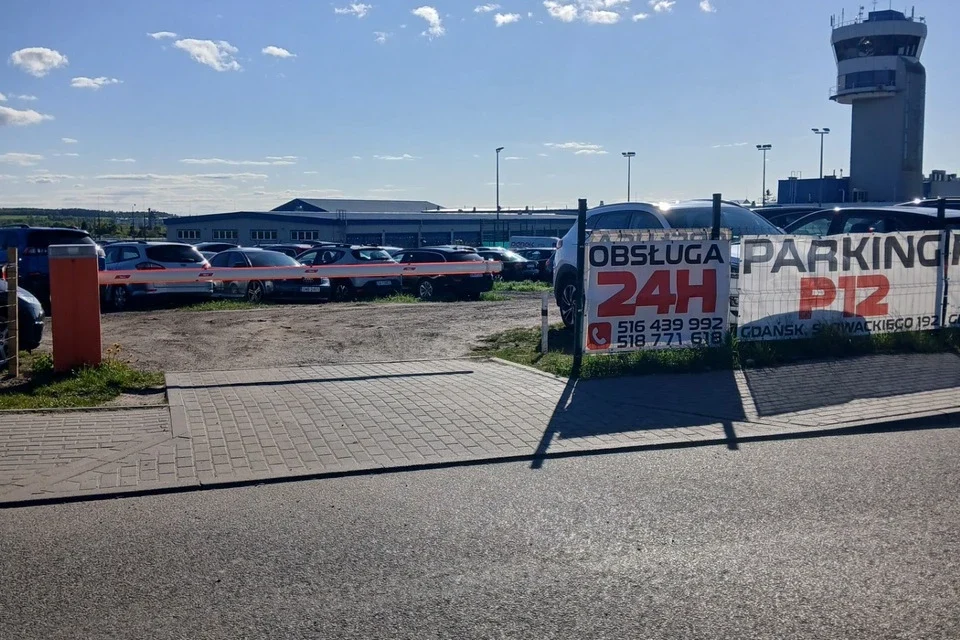 Parking Dwunastka – parking przy lotnisku Gdańsk