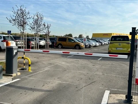Parking P365 – parking przy lotnisku Lipsk/Halle, zdjęcie 3