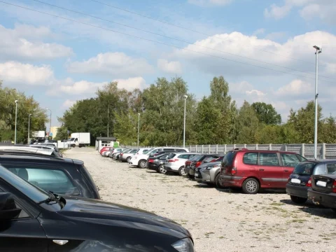 Parking Pienista 32 – parking przy lotnisku Łódź, zdjęcie 2