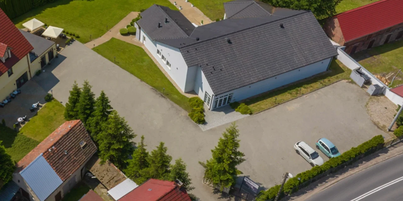 Parking Via Villa – parking przy lotnisku Zielona Góra Babimost