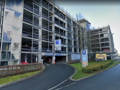 Parking wielopoziomowy P2 - Oficjalny parking lotniskowy – parking przy lotnisku Norymberga, zdjęcie 2