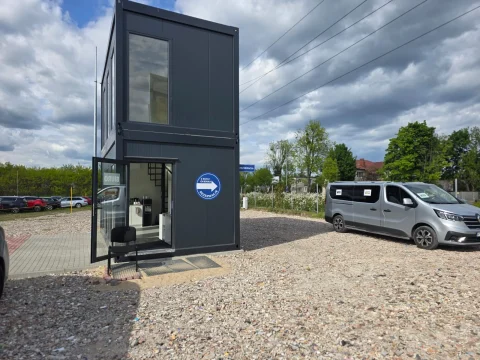 Premium Parking – parking przy lotnisku Poznań Ławica, zdjęcie 3