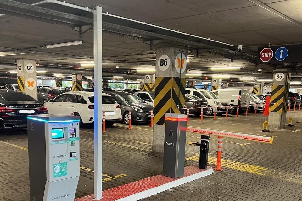 Prking P2 - Okęcie Północ Wielopoziomowy – parking przy lotnisku Warszawa Chopin