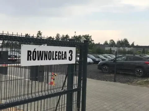 Równoległy 3 – parking przy lotnisku Katowice Pyrzowice, zdjęcie 4