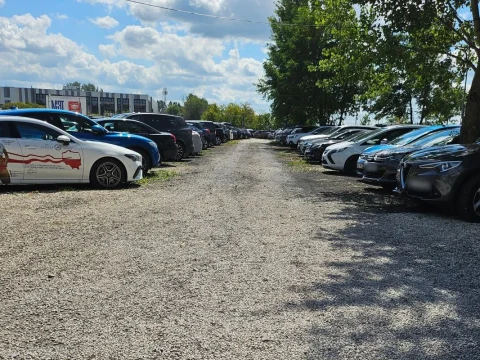 VIP Parking - przy trasie S2 – parking przy lotnisku Warszawa Chopin, zdjęcie 2